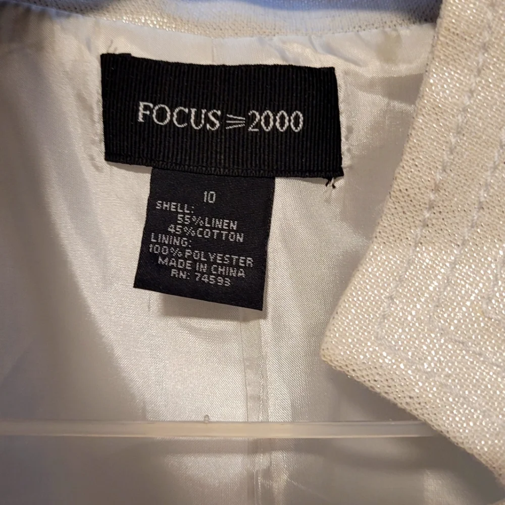 NWOT/ Focus 2000 Metallic Top ( Holiday )